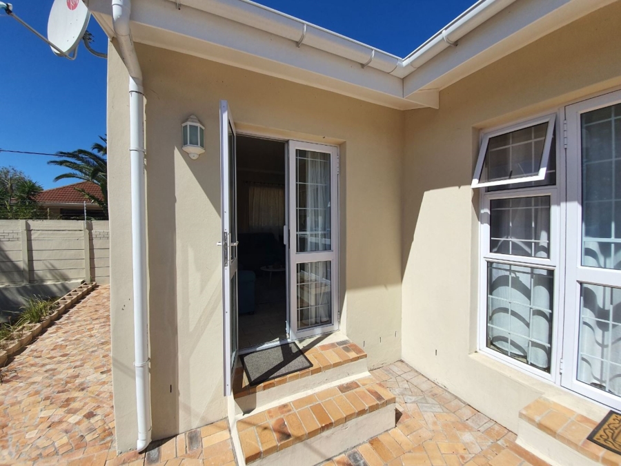 To Let 1 Bedroom Property for Rent in Table View Western Cape